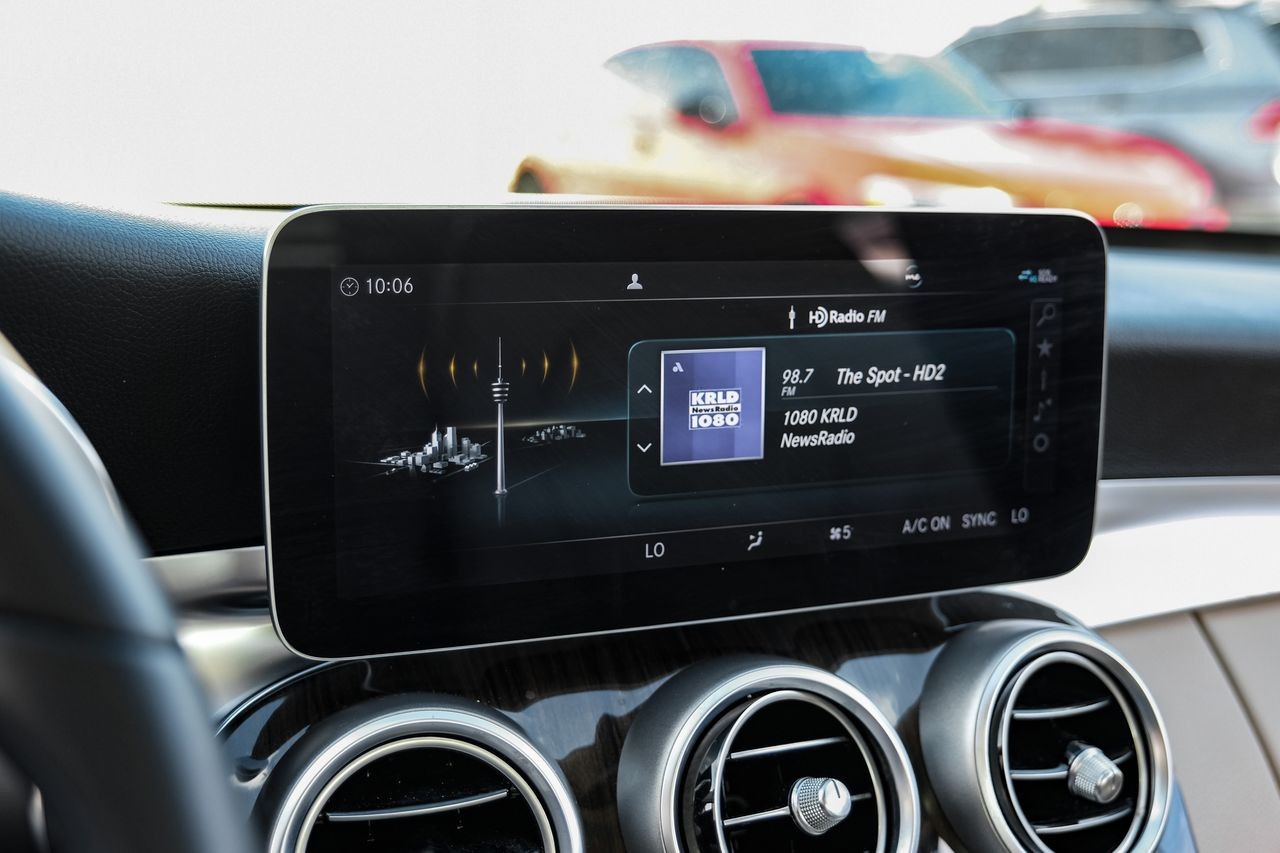 Mercedes-Benz C 300 Vehicle Main Gallery Image 27