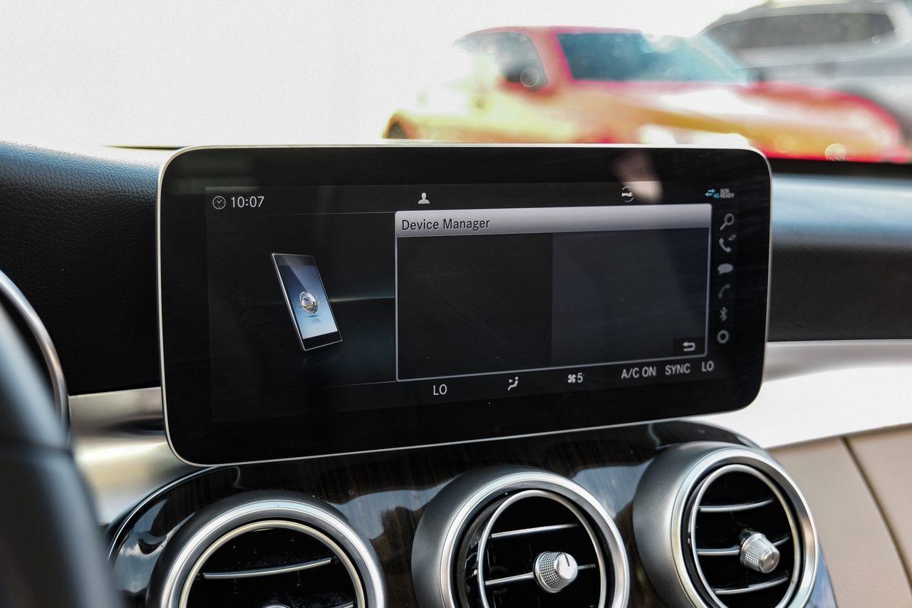 Mercedes-Benz C 300 Vehicle Main Gallery Image 28