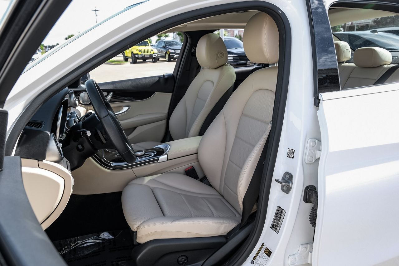 Mercedes-Benz C 300 Vehicle Main Gallery Image 29