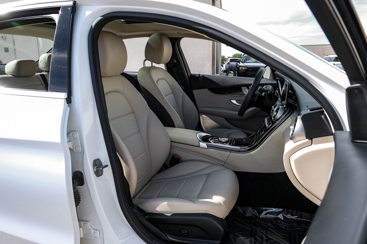 Mercedes-Benz C 300 Vehicle Main Gallery Image 31