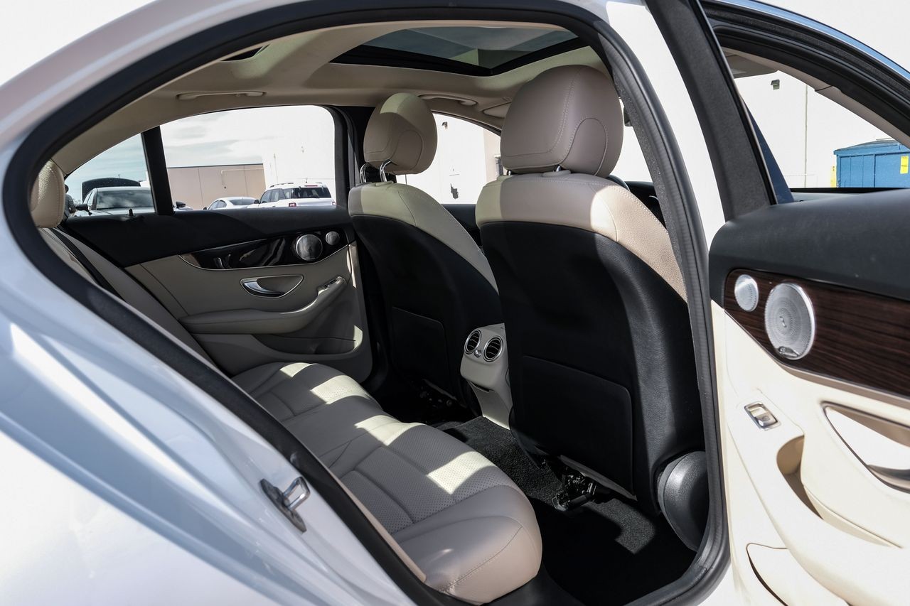 Mercedes-Benz C 300 Vehicle Main Gallery Image 33