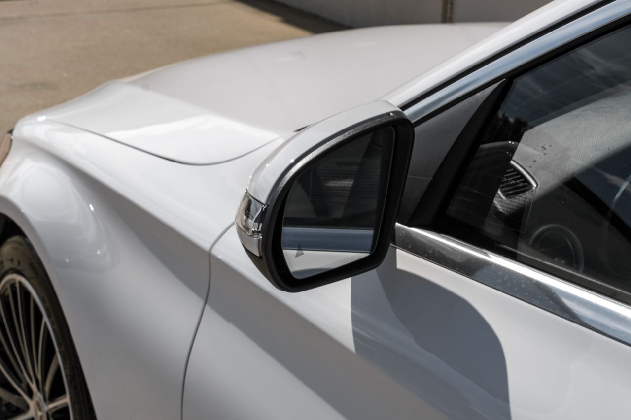 Mercedes-Benz C 300 Vehicle Main Gallery Image 38