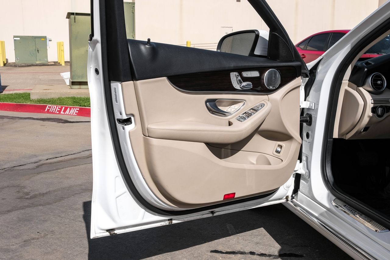 Mercedes-Benz C 300 Vehicle Main Gallery Image 39