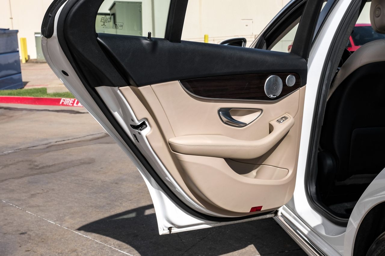 Mercedes-Benz C 300 Vehicle Main Gallery Image 43