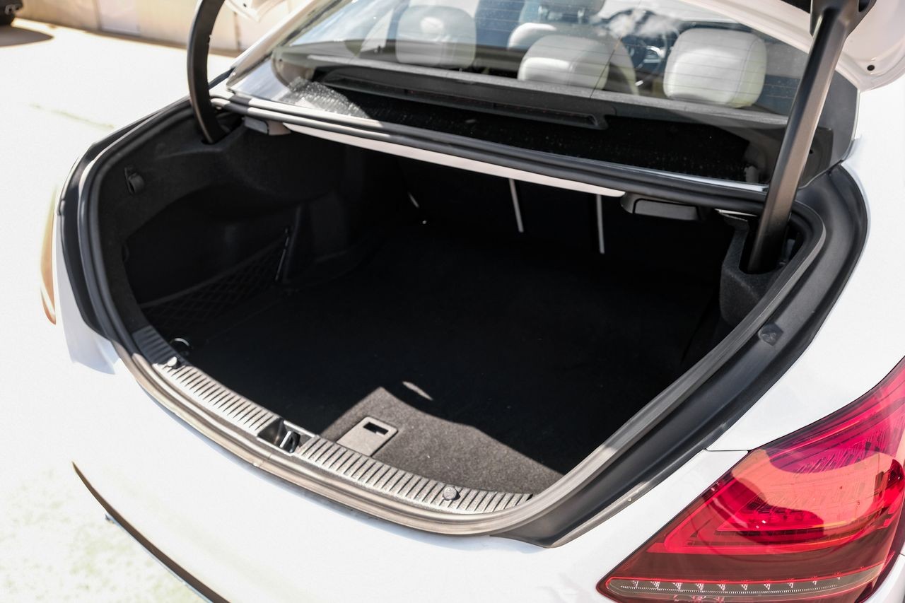 Mercedes-Benz C 300 Vehicle Main Gallery Image 47