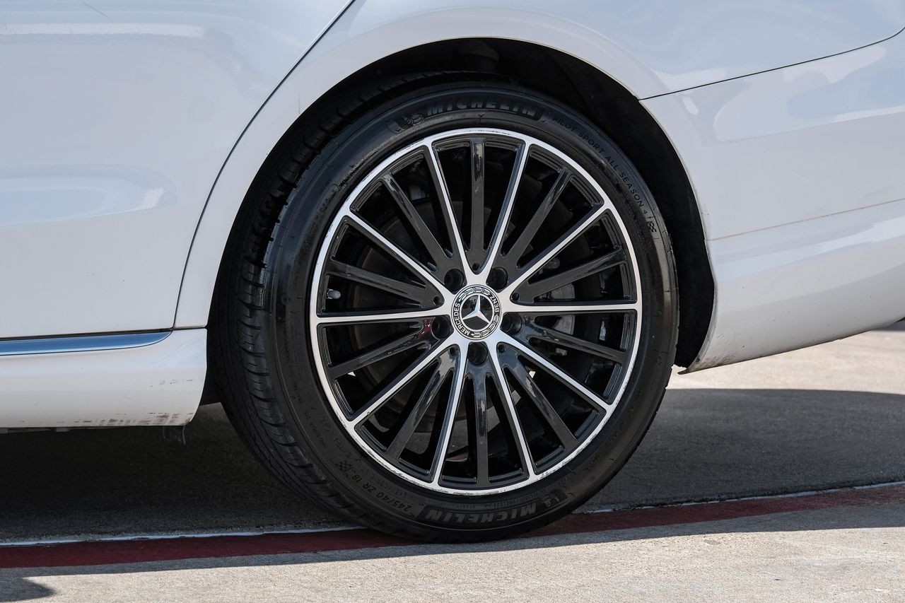 Mercedes-Benz C 300 Vehicle Main Gallery Image 52