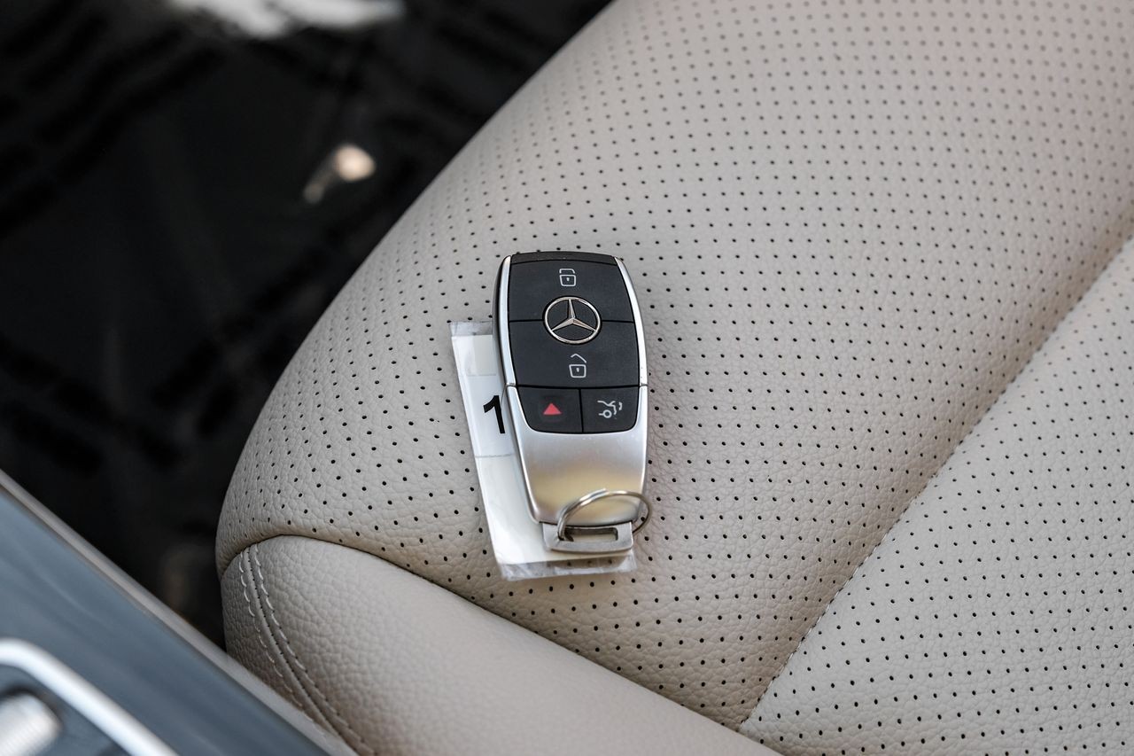 Mercedes-Benz C 300 Vehicle Main Gallery Image 53
