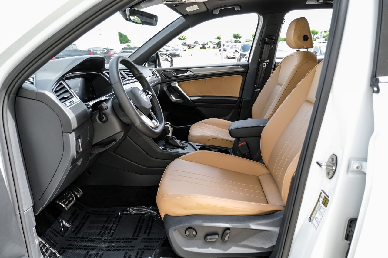 Volkswagen Tiguan Vehicle Main Gallery Image 04