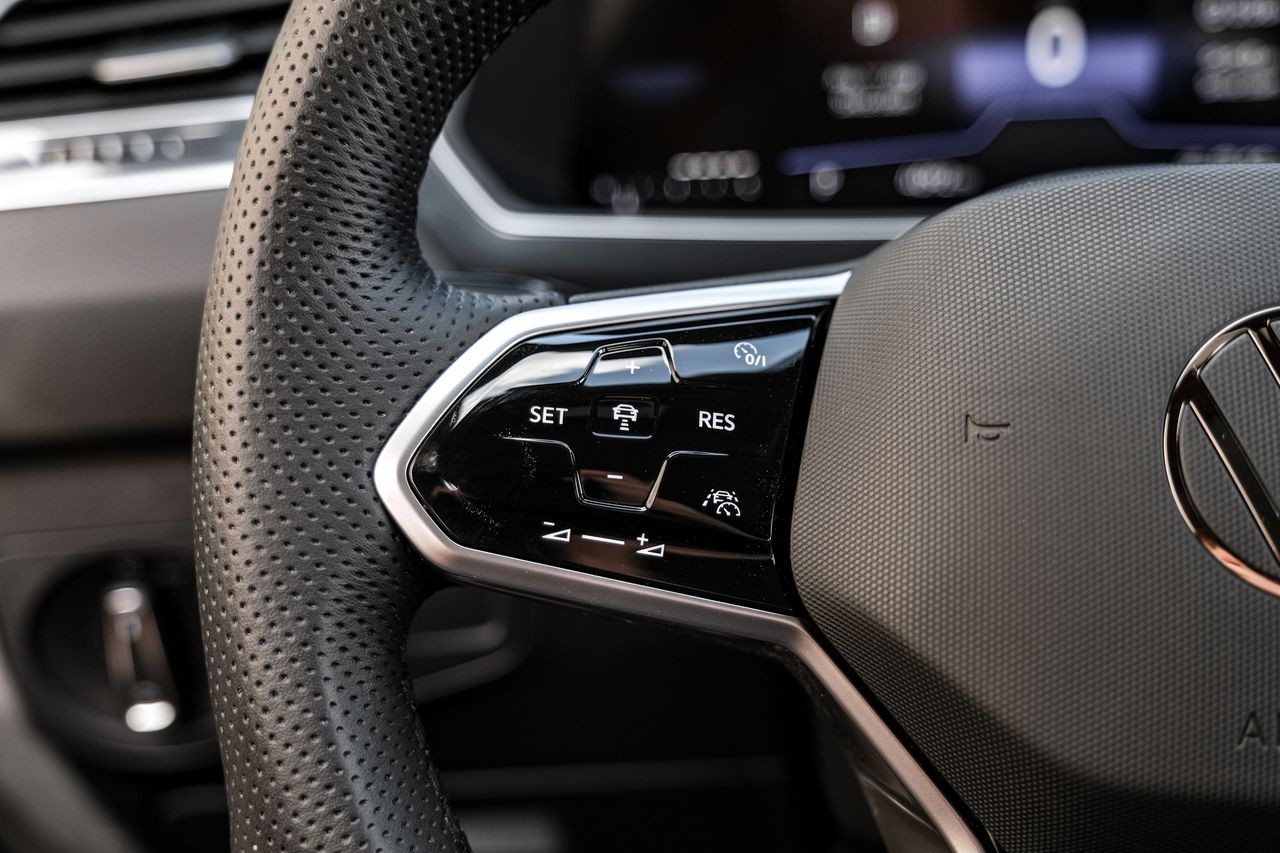 Volkswagen Tiguan Vehicle Main Gallery Image 17
