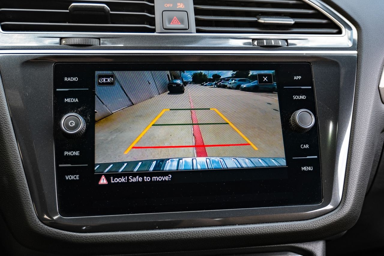 Volkswagen Tiguan Vehicle Main Gallery Image 23