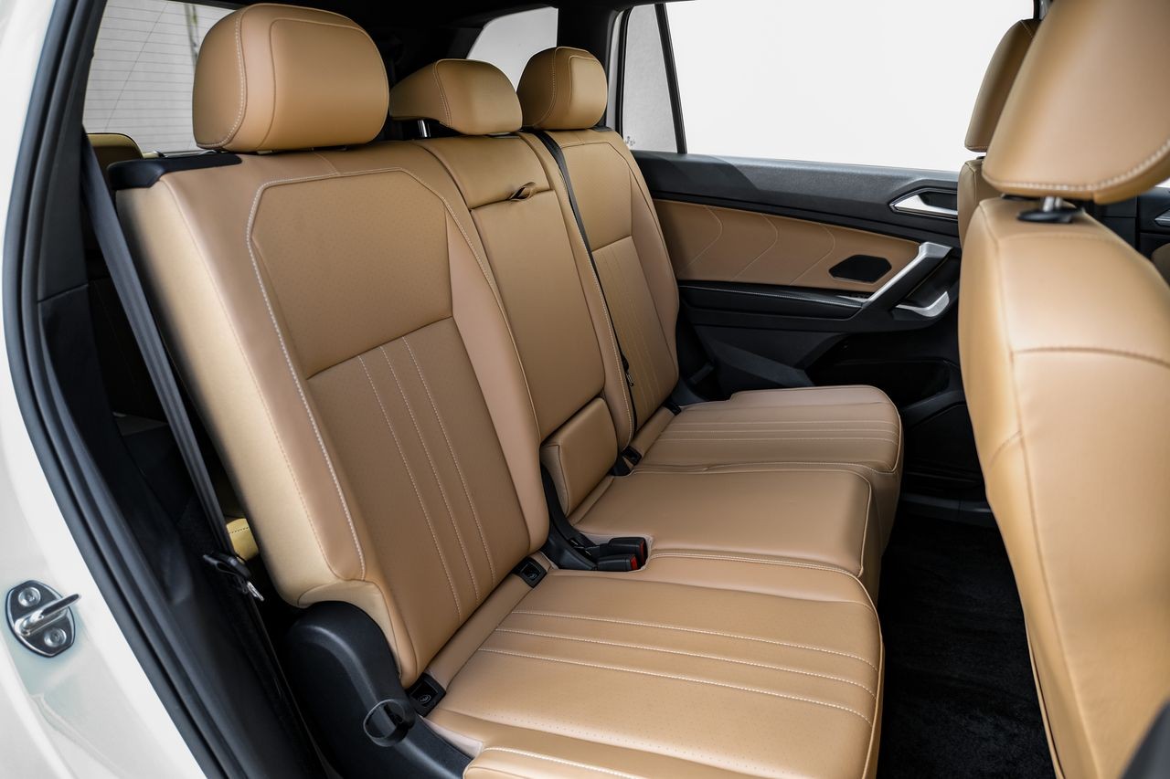 Volkswagen Tiguan Vehicle Main Gallery Image 34