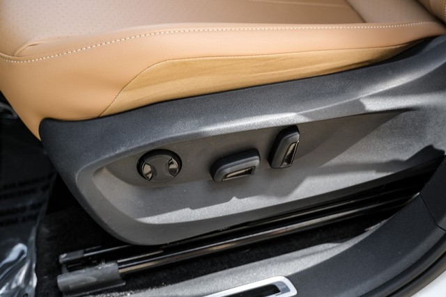 Volkswagen Tiguan Vehicle Main Gallery Image 31