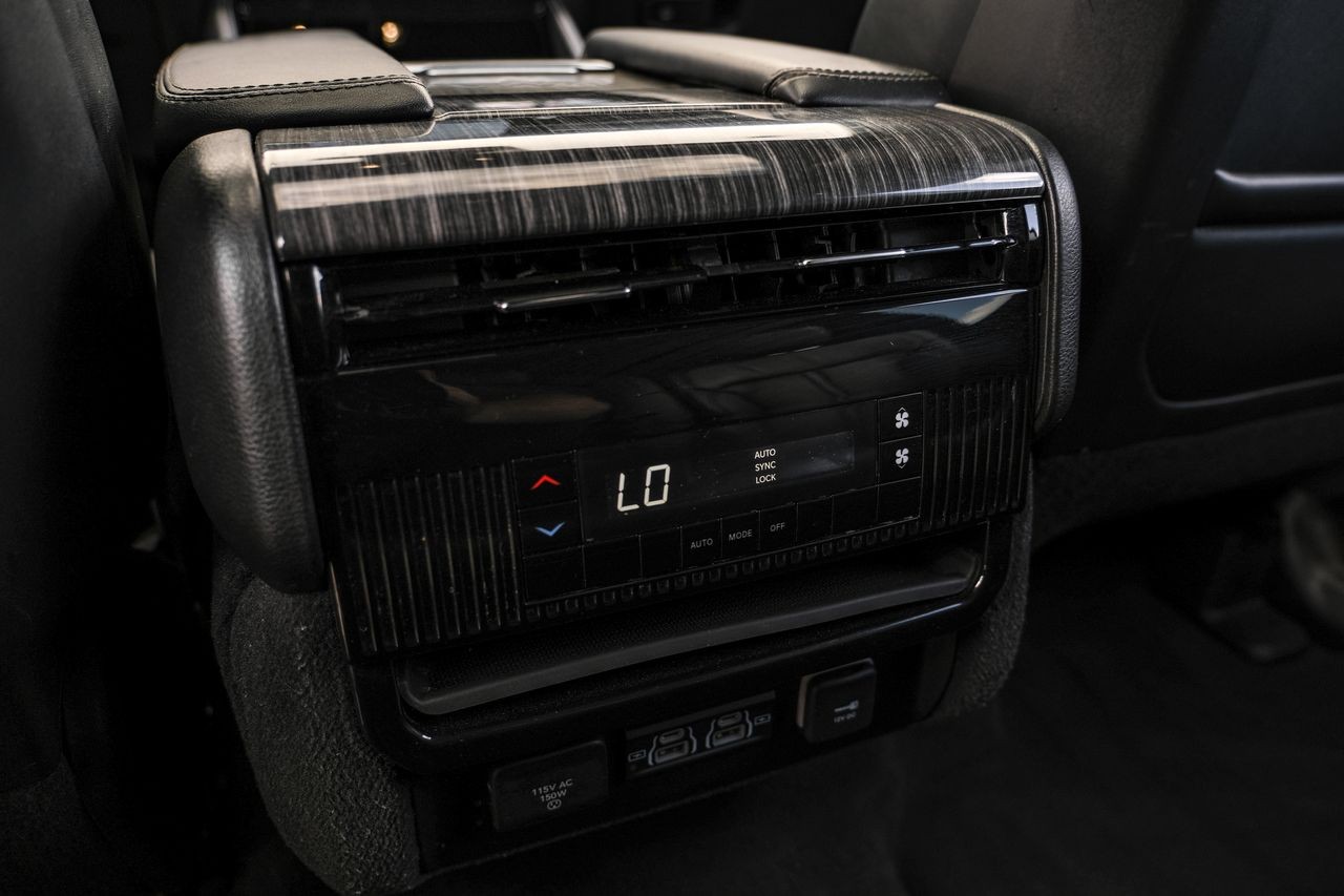 Jeep Wagoneer Vehicle Main Gallery Image 34