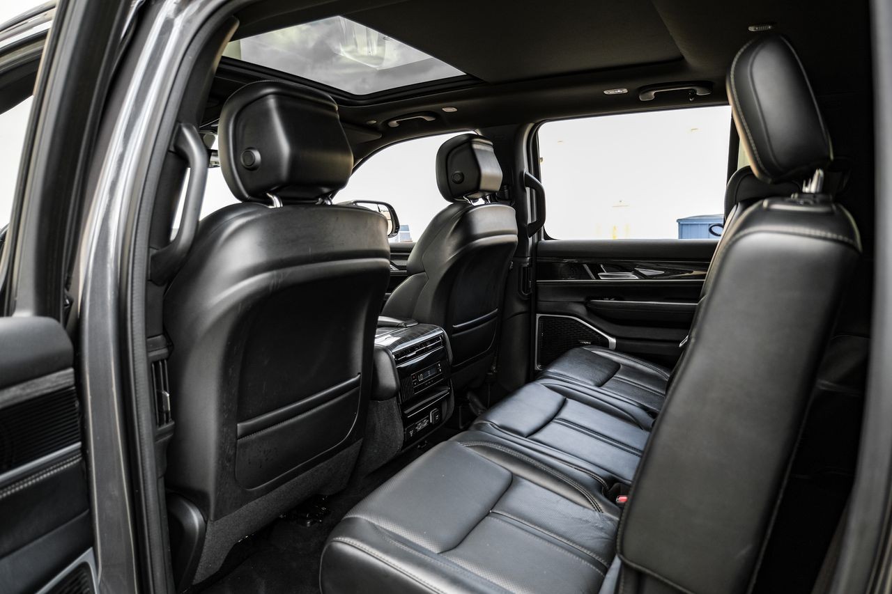 Jeep Wagoneer Vehicle Main Gallery Image 35