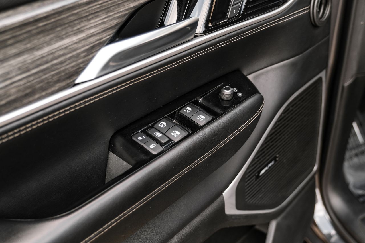 Jeep Wagoneer Vehicle Main Gallery Image 41