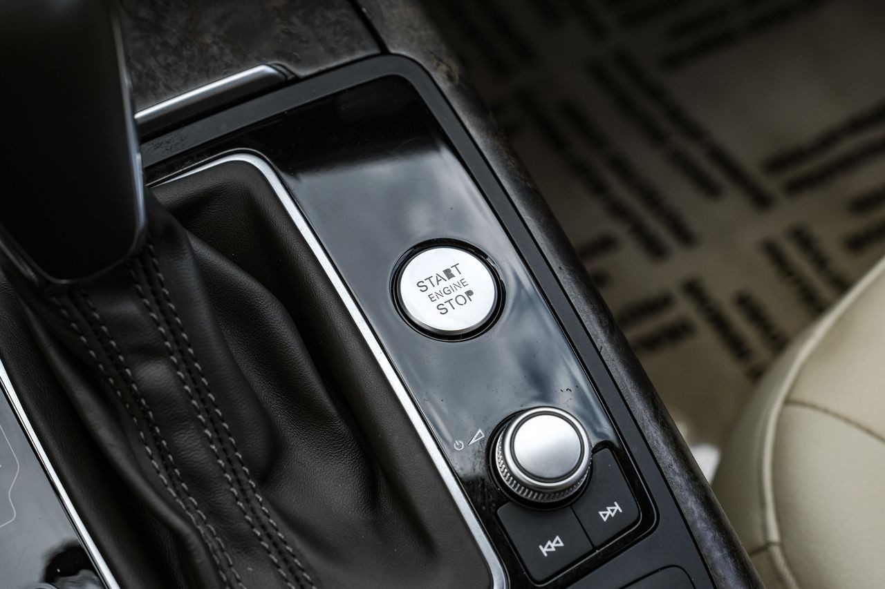 Audi A6 Vehicle Main Gallery Image 21