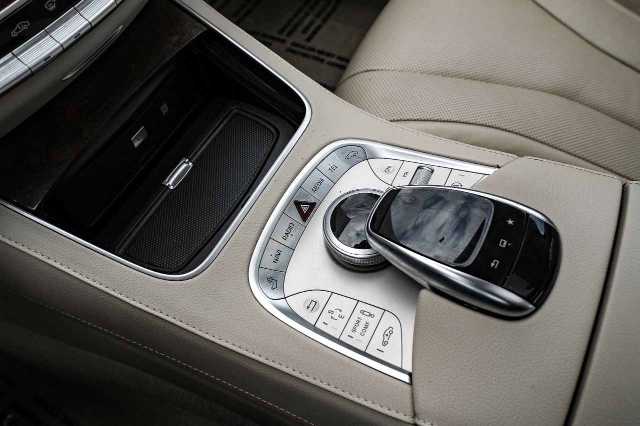 Mercedes-Benz S 550 Vehicle Main Gallery Image 25