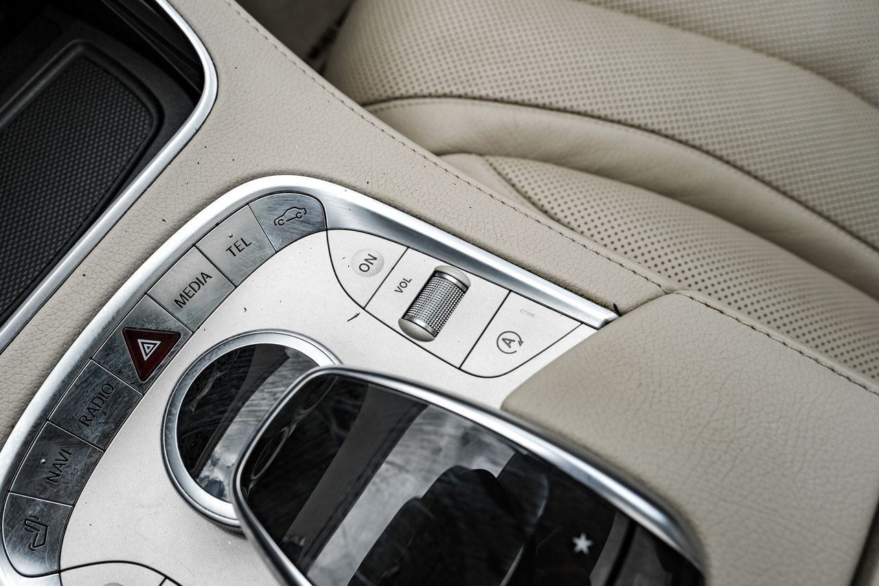 Mercedes-Benz S 550 Vehicle Main Gallery Image 28