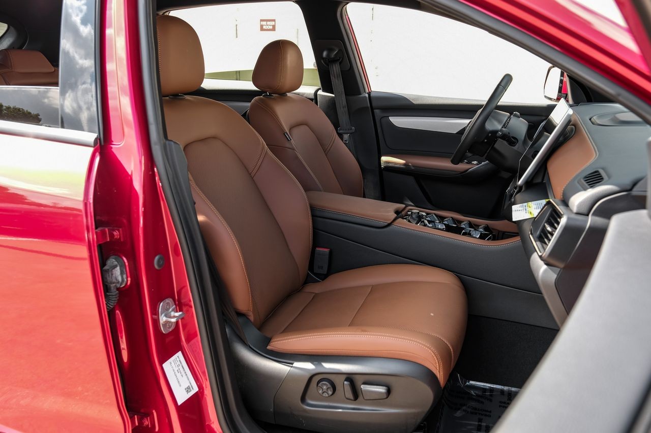 Vinfast VF 8 Vehicle Main Gallery Image 14