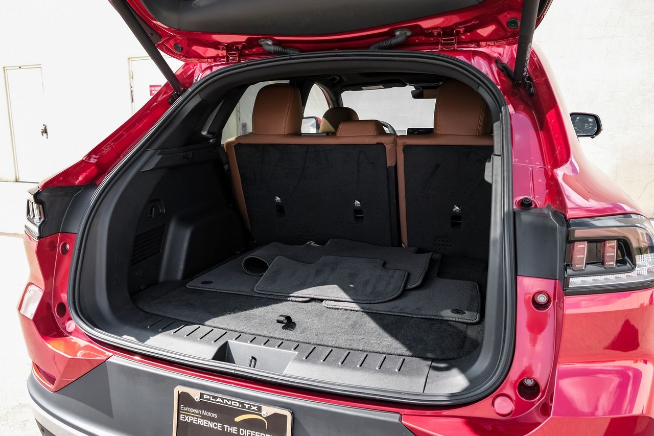 Vinfast VF 8 Vehicle Main Gallery Image 43