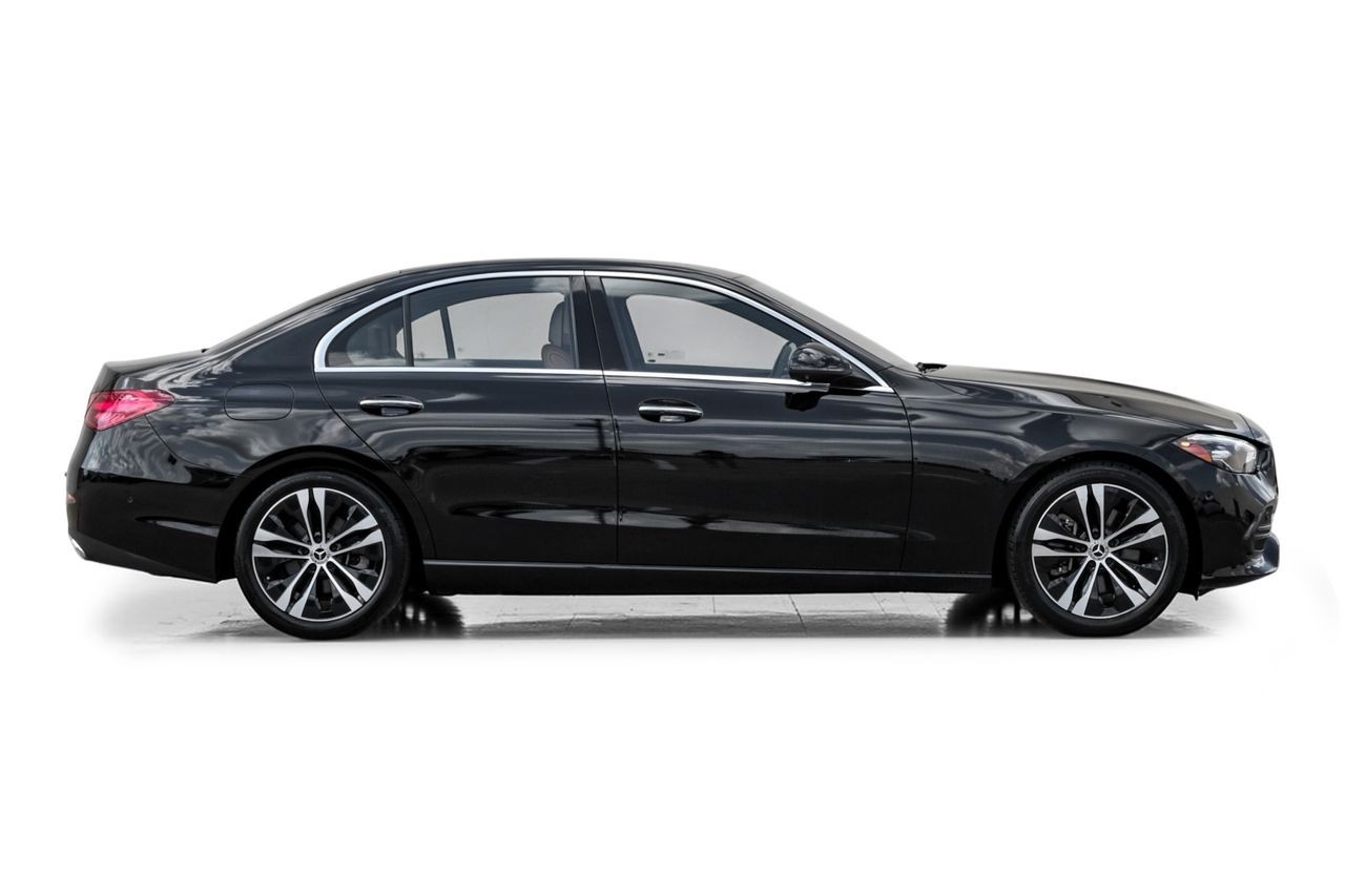 Mercedes-Benz C-Class Vehicle Main Gallery Image 08