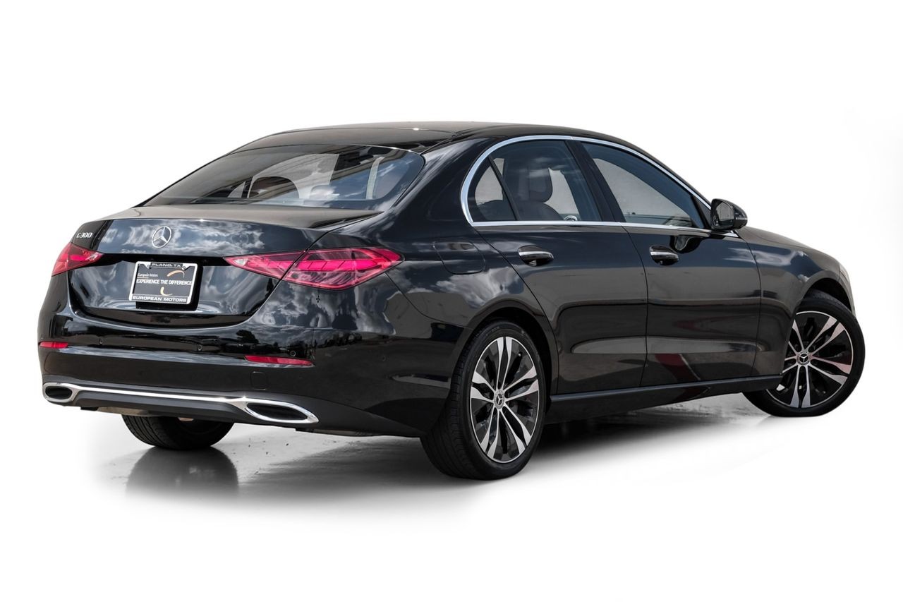 Mercedes-Benz C-Class Vehicle Main Gallery Image 09