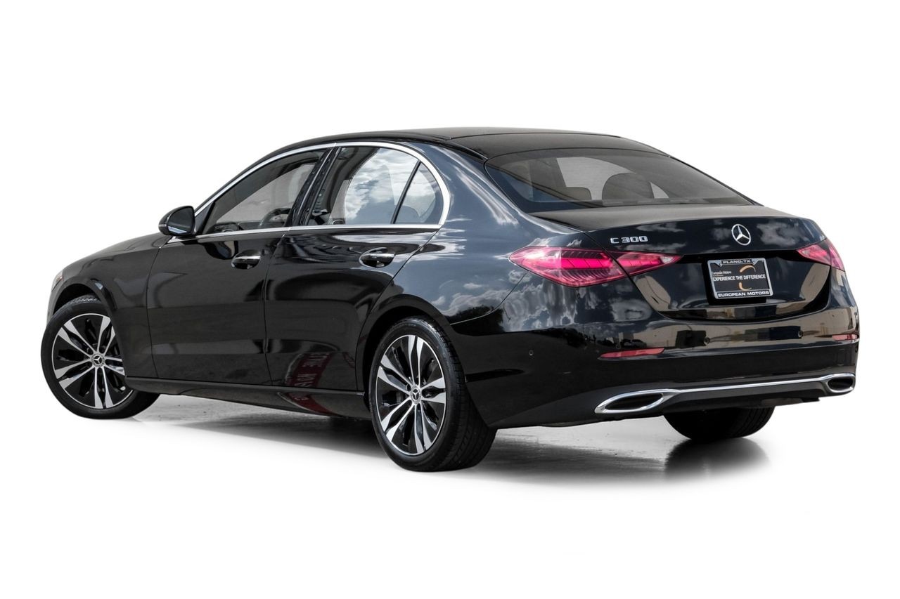 Mercedes-Benz C-Class Vehicle Main Gallery Image 11