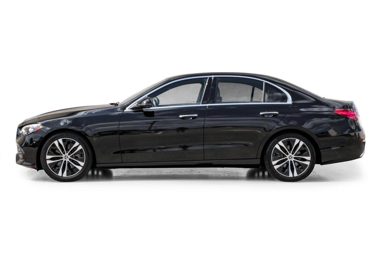 Mercedes-Benz C-Class Vehicle Main Gallery Image 12