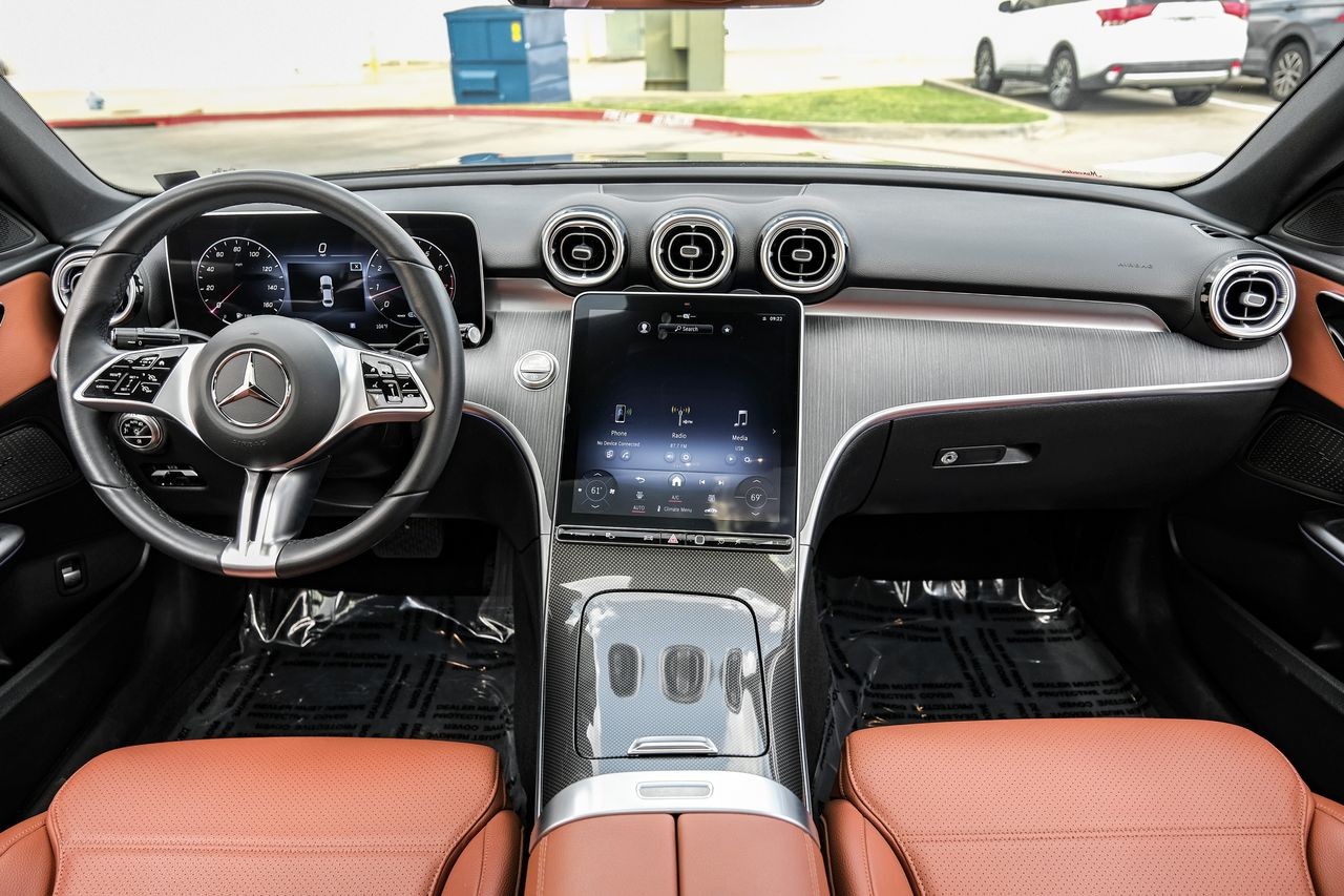 Mercedes-Benz C-Class Vehicle Main Gallery Image 15