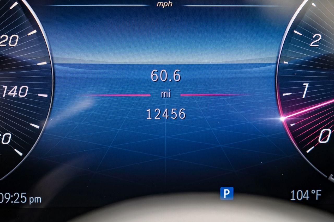 Mercedes-Benz C-Class Vehicle Main Gallery Image 20