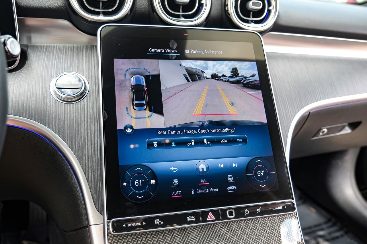 Mercedes-Benz C-Class Vehicle Main Gallery Image 21
