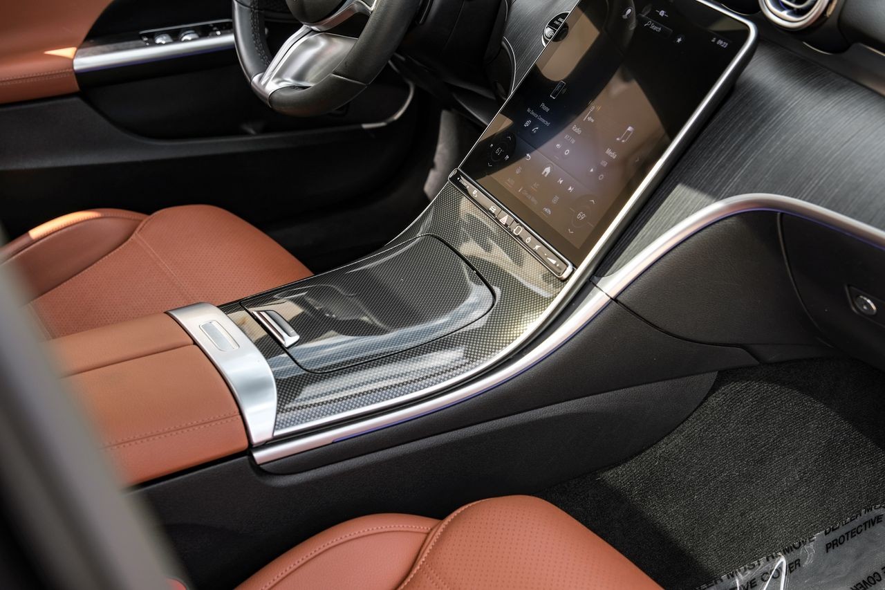 Mercedes-Benz C-Class Vehicle Main Gallery Image 22