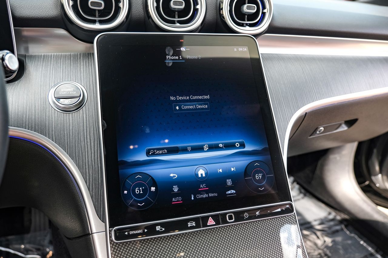 Mercedes-Benz C-Class Vehicle Main Gallery Image 28