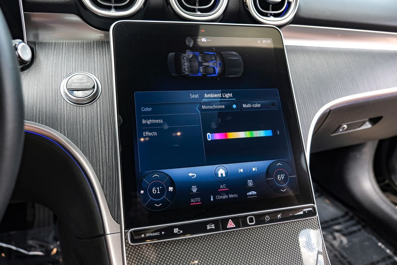 Mercedes-Benz C-Class Vehicle Main Gallery Image 34