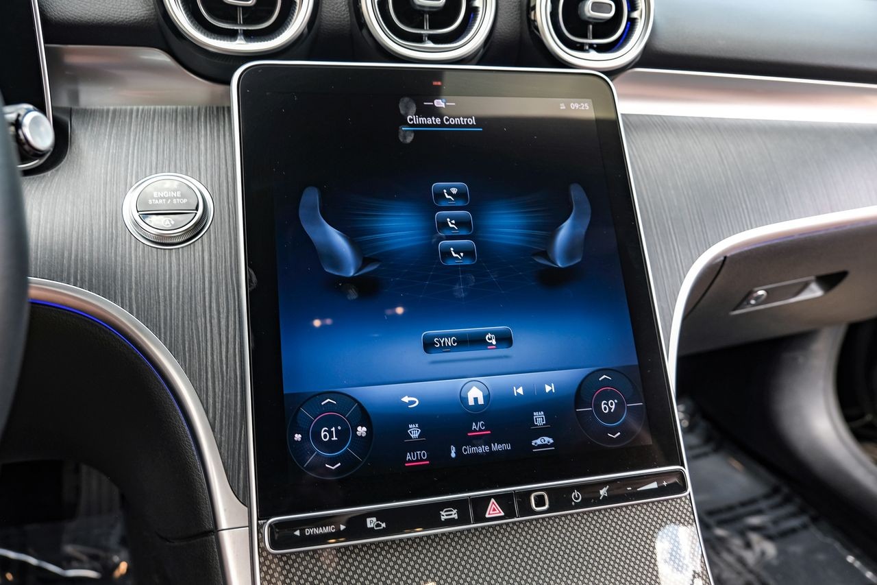 Mercedes-Benz C-Class Vehicle Main Gallery Image 35