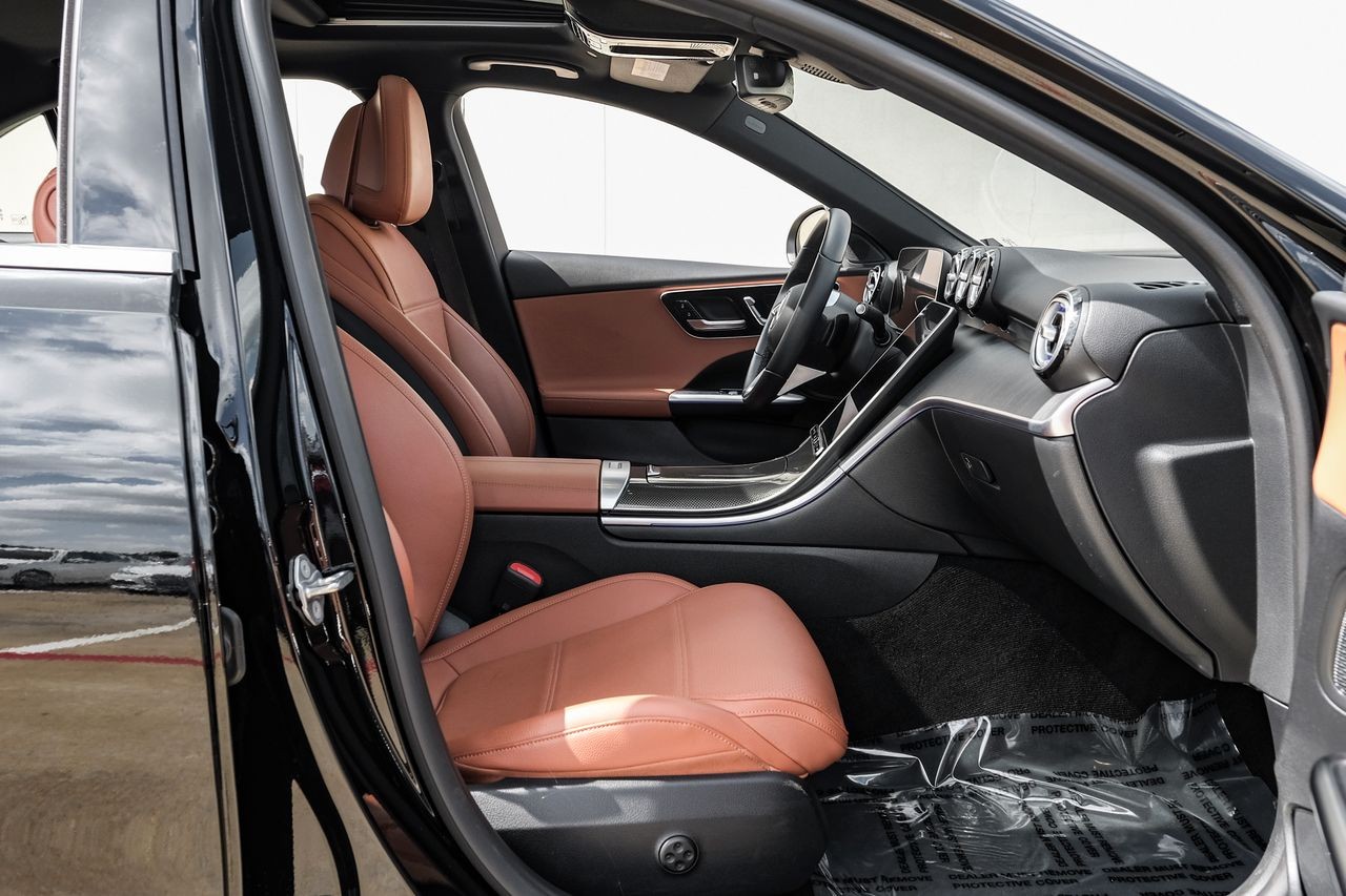 Mercedes-Benz C-Class Vehicle Main Gallery Image 37