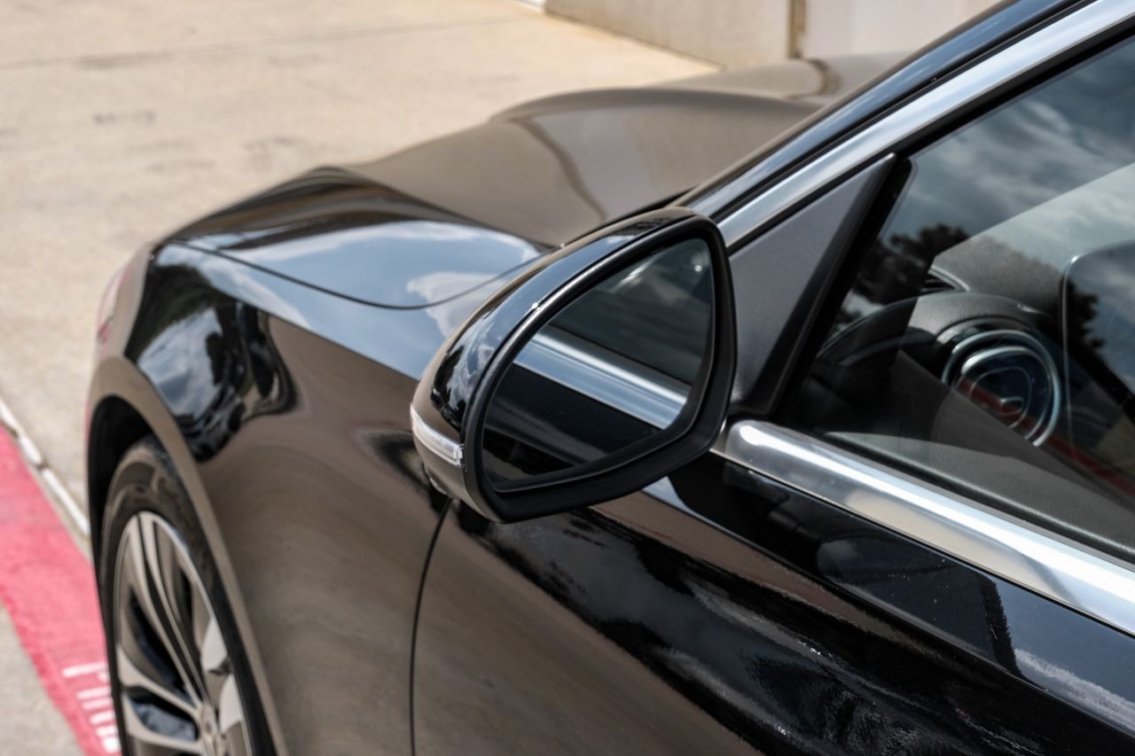 Mercedes-Benz C-Class Vehicle Main Gallery Image 45