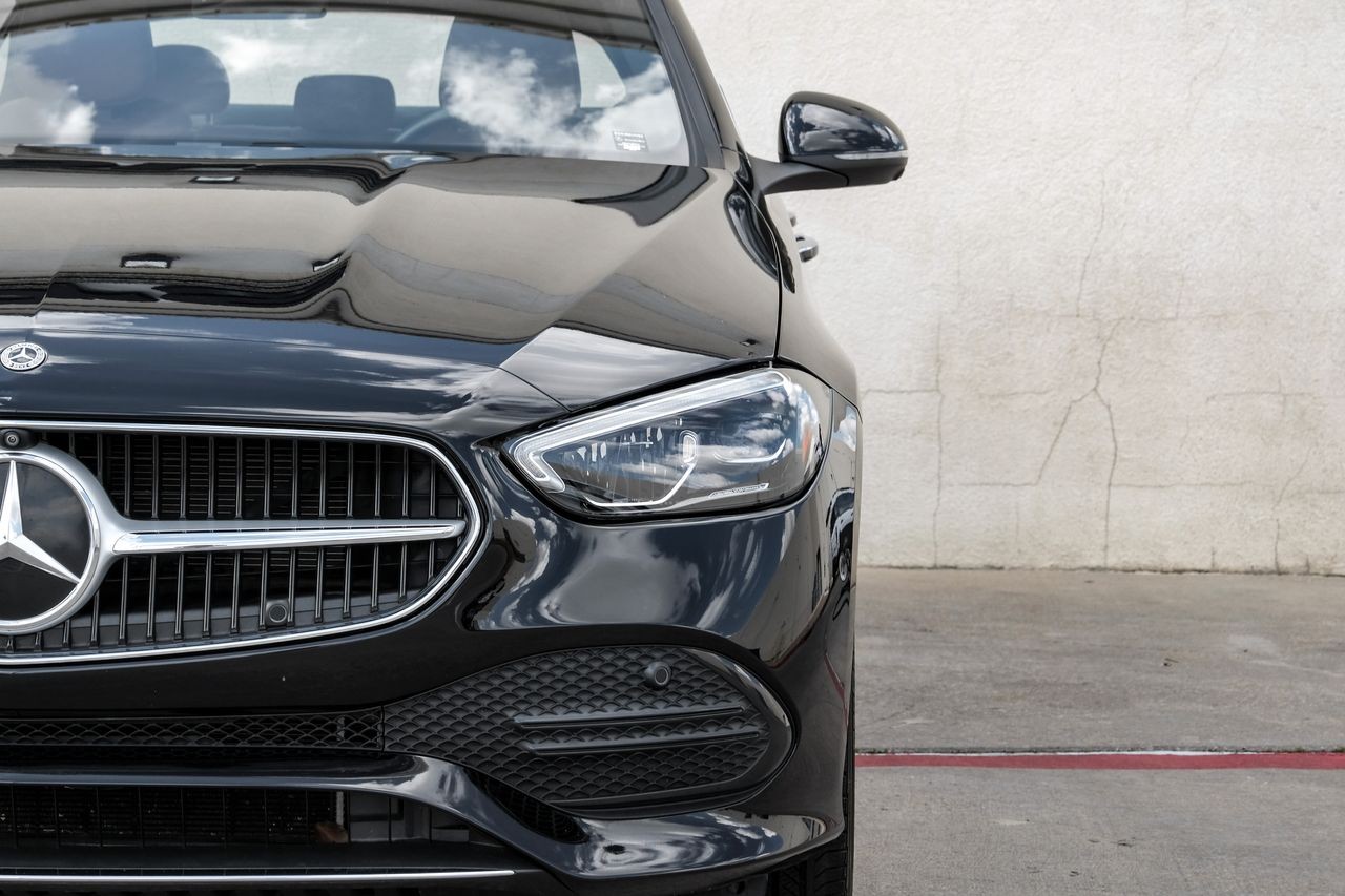 Mercedes-Benz C-Class Vehicle Main Gallery Image 52
