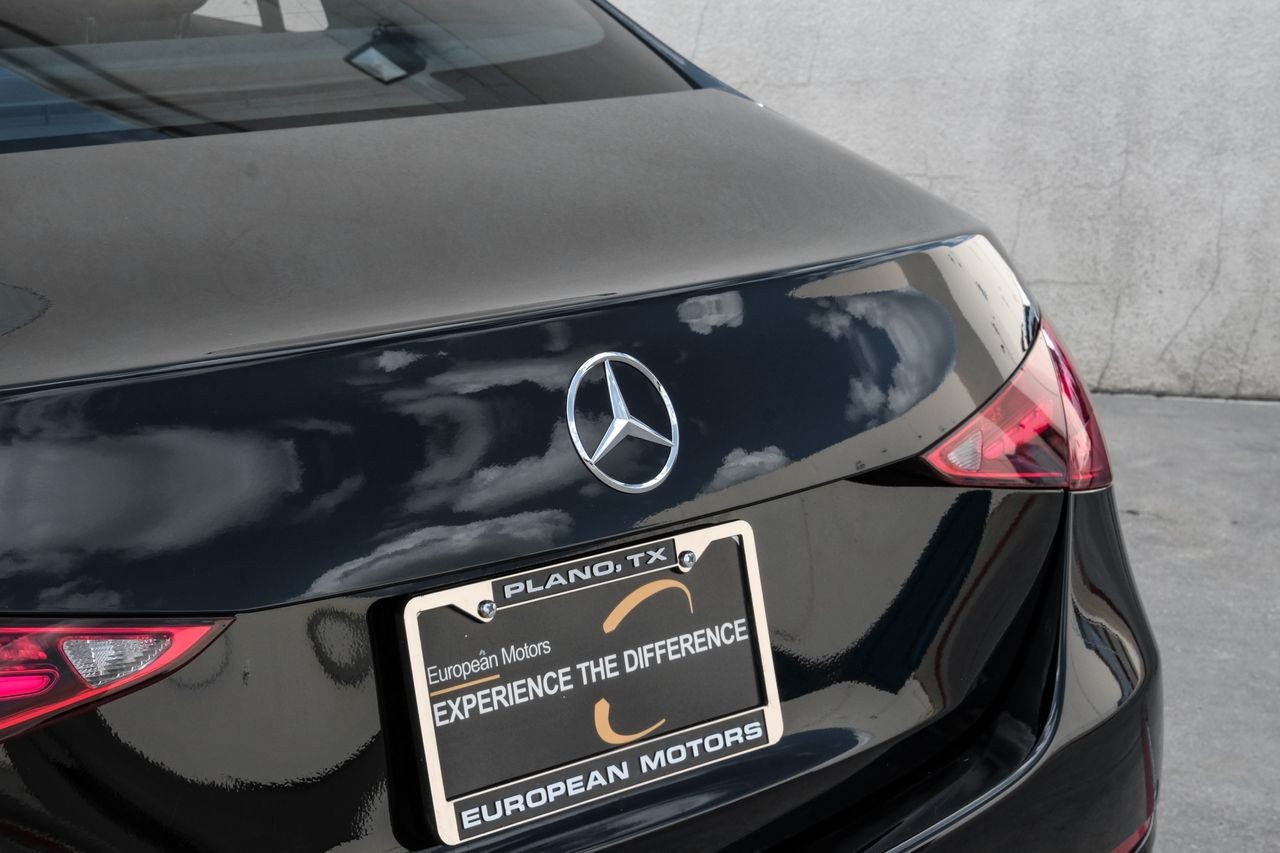 Mercedes-Benz C-Class Vehicle Main Gallery Image 53