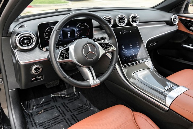 Mercedes-Benz C-Class Vehicle Main Gallery Image 03