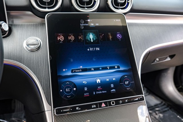 Mercedes-Benz C-Class Vehicle Main Gallery Image 30