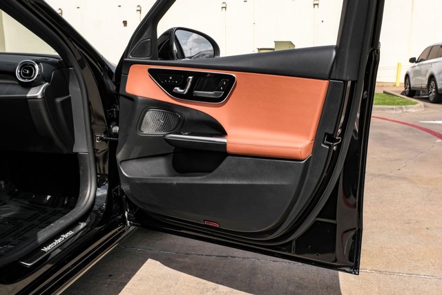 Mercedes-Benz C-Class Vehicle Main Gallery Image 49