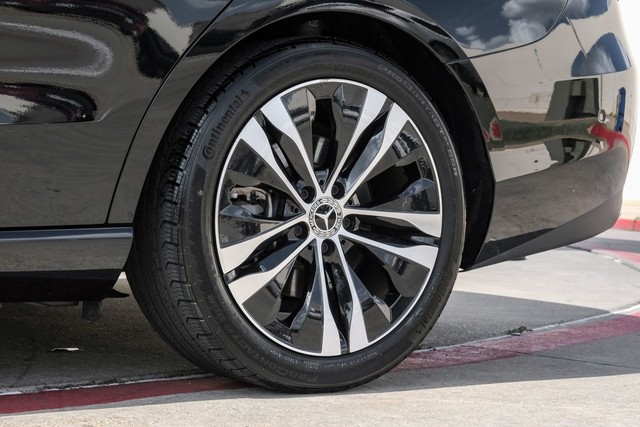 Mercedes-Benz C-Class Vehicle Main Gallery Image 58