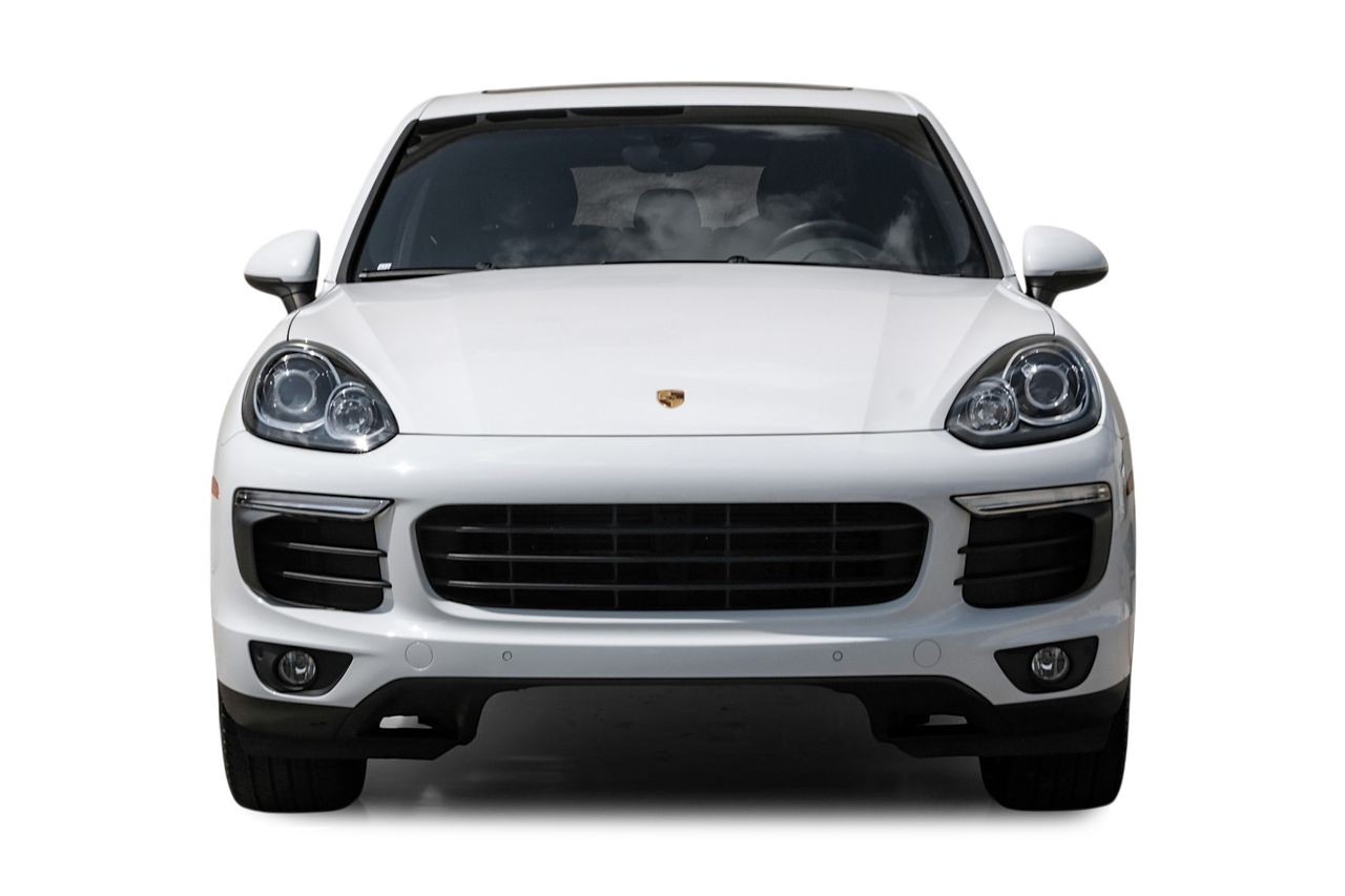 Porsche Cayenne Vehicle Main Gallery Image 06