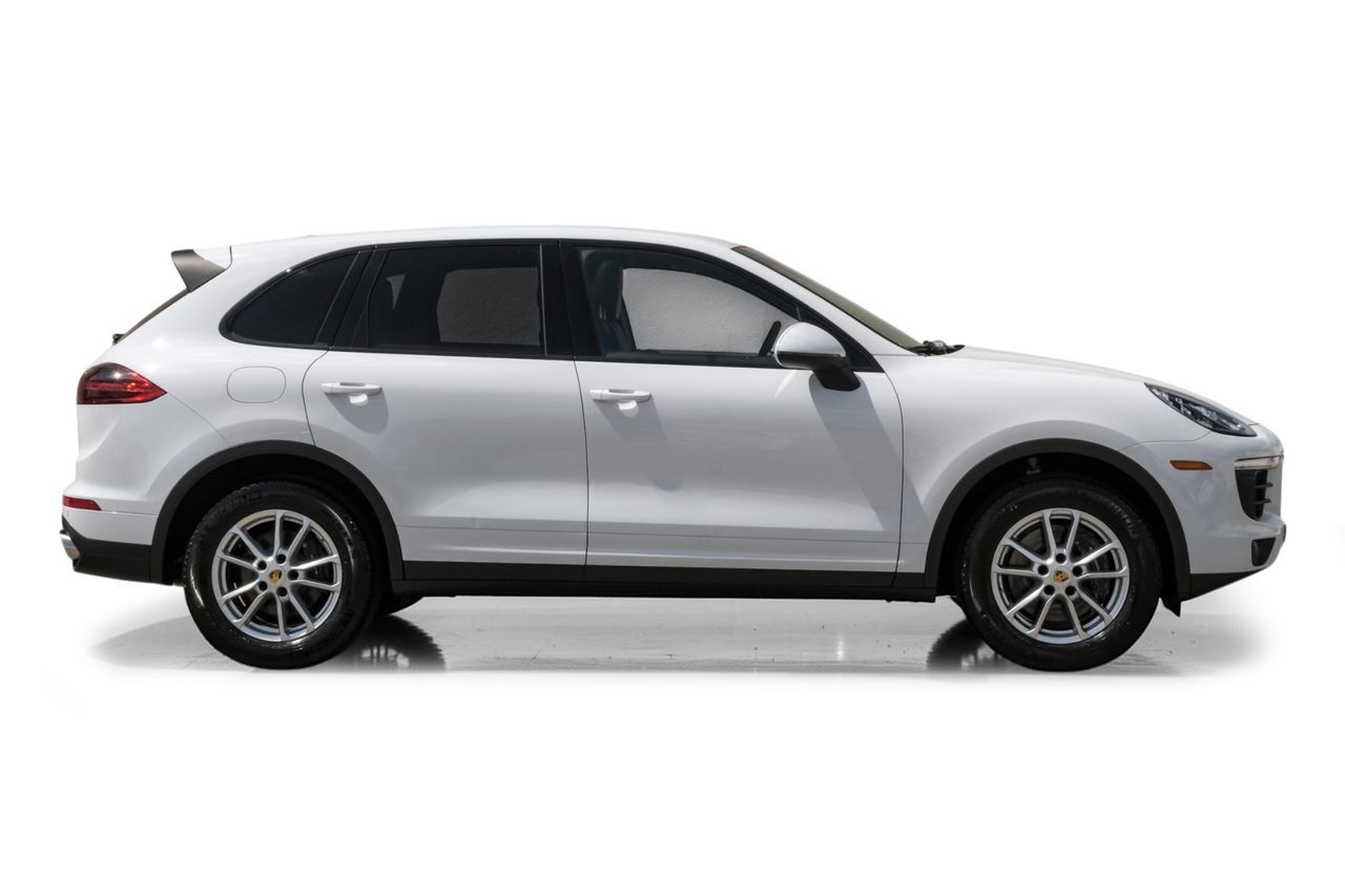 Porsche Cayenne Vehicle Main Gallery Image 08