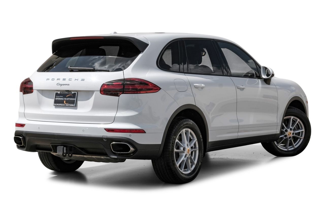 Porsche Cayenne Vehicle Main Gallery Image 09