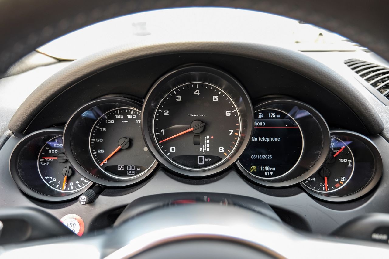 Porsche Cayenne Vehicle Main Gallery Image 20
