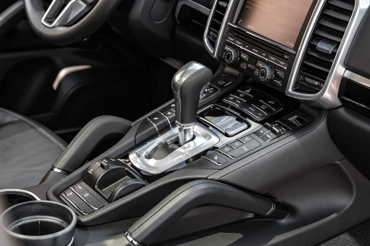 Porsche Cayenne Vehicle Main Gallery Image 26