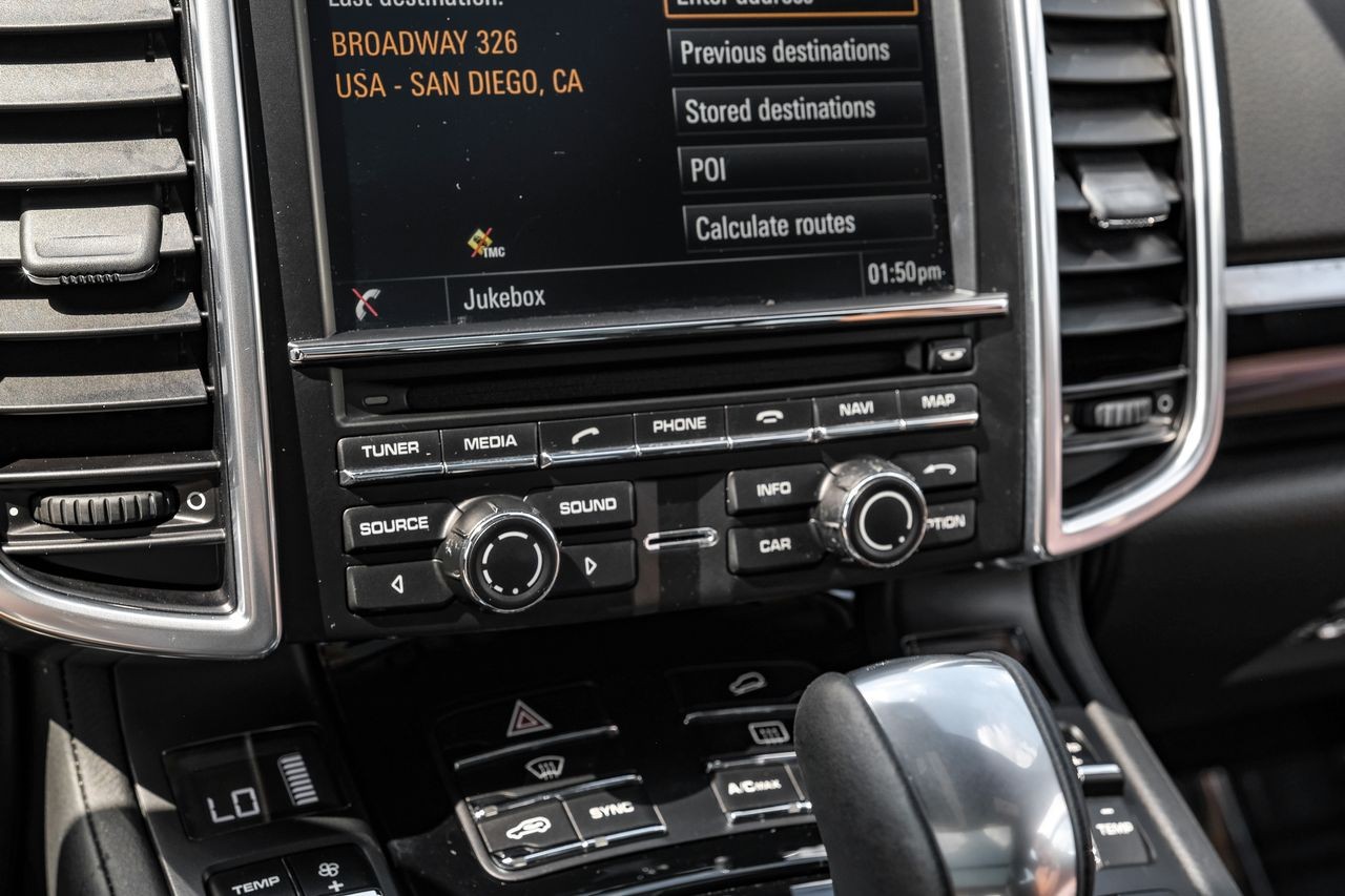 Porsche Cayenne Vehicle Main Gallery Image 33
