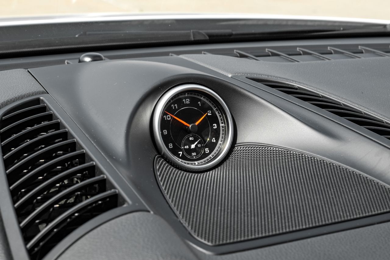 Porsche Cayenne Vehicle Main Gallery Image 34